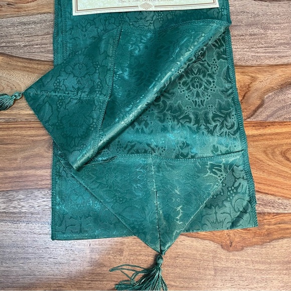 Decorative Red and Green Dinning Table Runner Bundle 12in x 72in Polyester - Picture 8 of 15